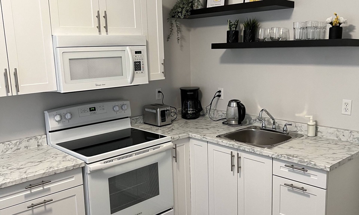 Downtown Apartment | Spacious downtown apartment near restaurants/bars