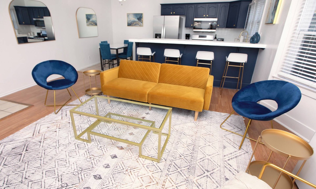 Willmore House | Spacious Downtown Gem w/Parking