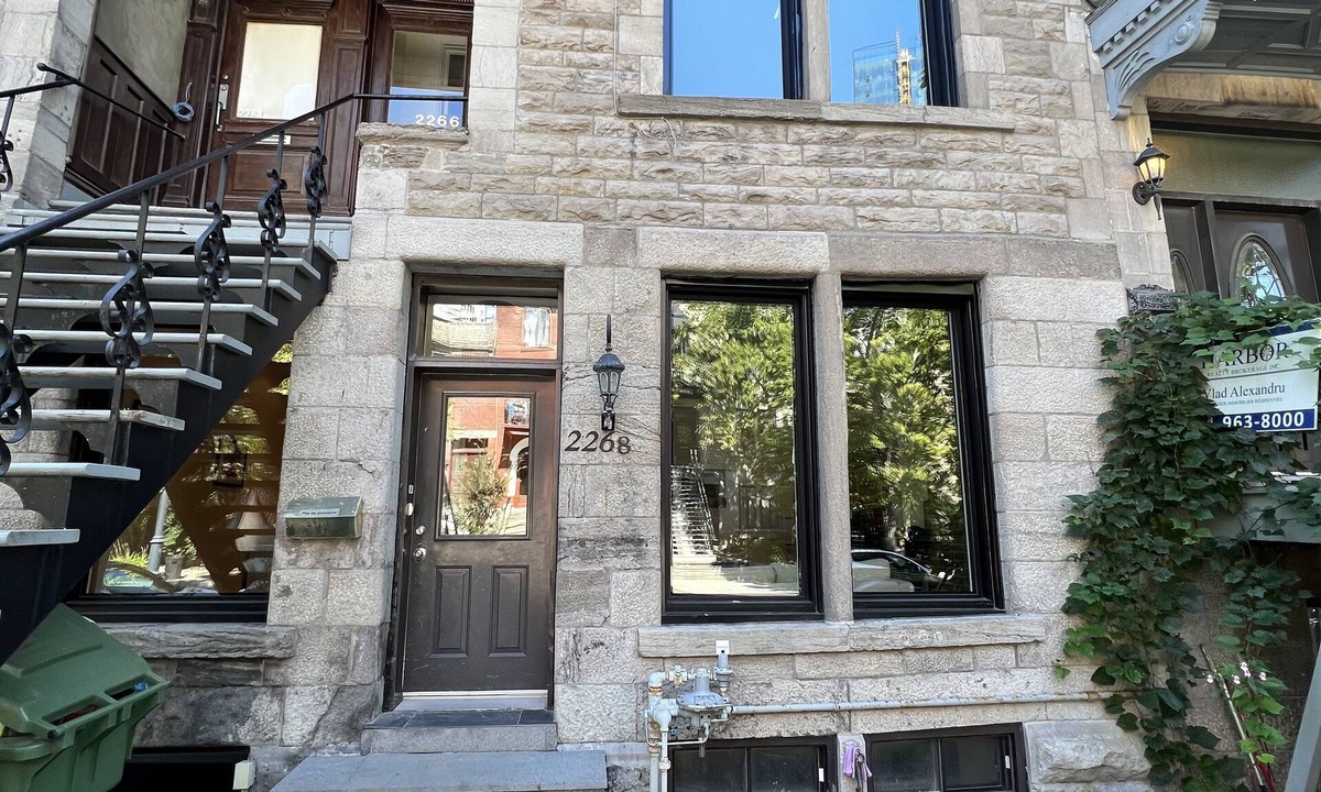 Shaughnessy Village Apartment | Spacious Downtown Montreal Apt-4BR/2BA, Free Wifi, Washer/dryer