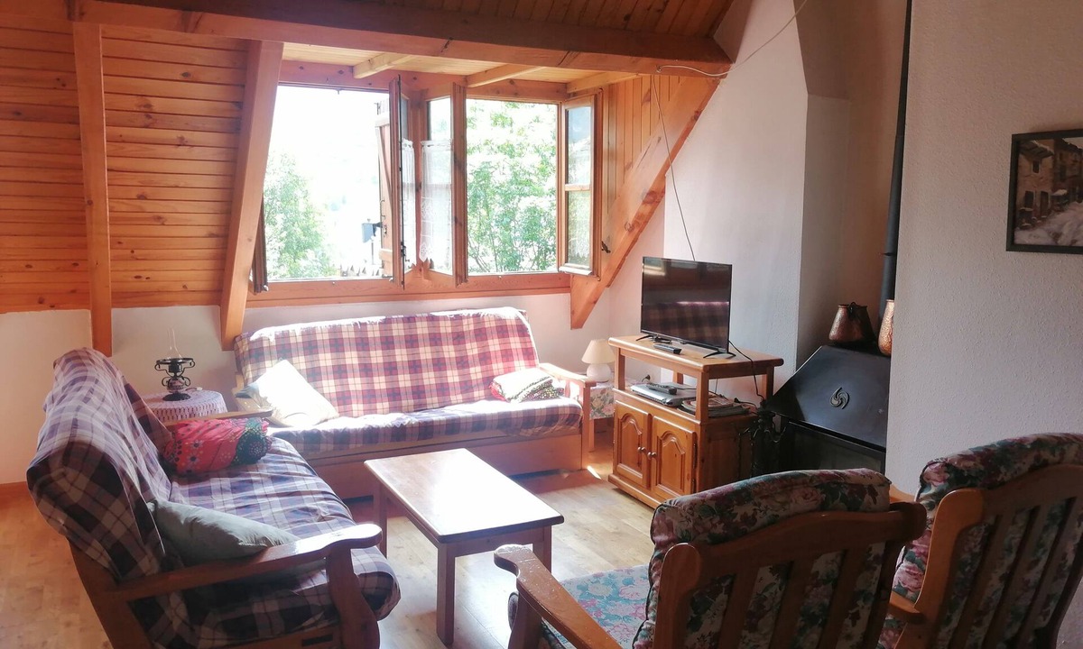 Taull Apartment | Spacious duplex with fireplace Isard 2