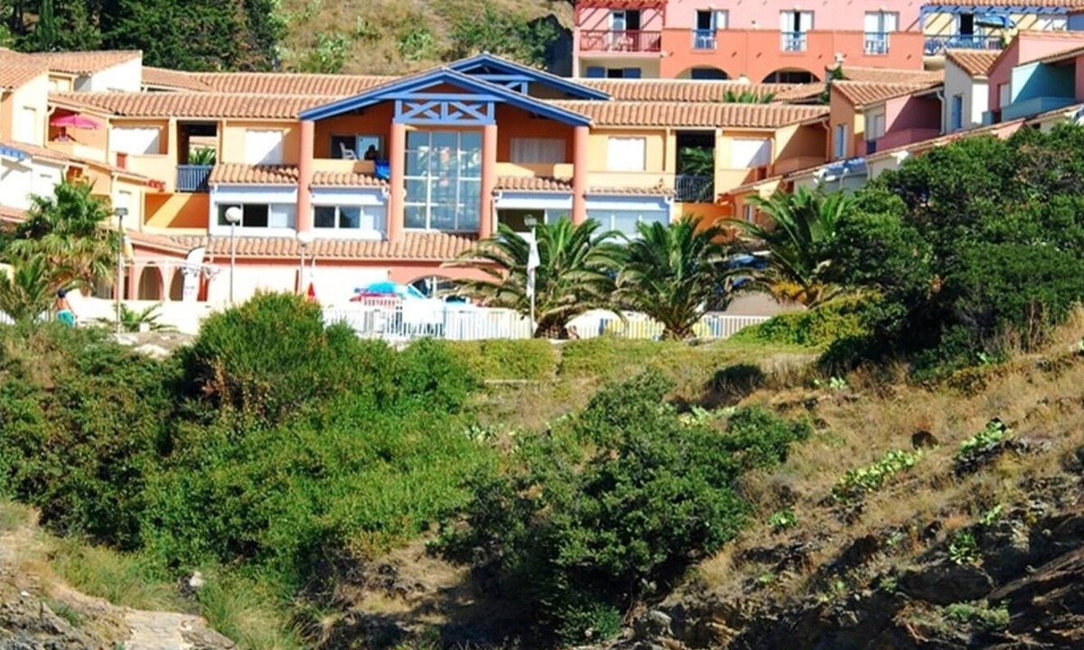 Cerbere Apartment | Spacious Duplex Escape