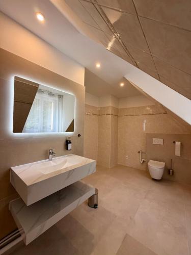 Marly-la-Ville Apartment | Spacious Duplex for 6 people, Parc Astérix, CDG