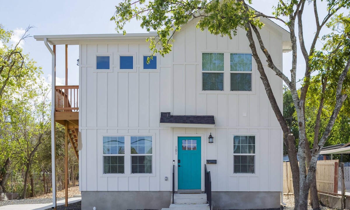Denver Heights House | Spacious Duplex Near River Walk Two Modern Homes