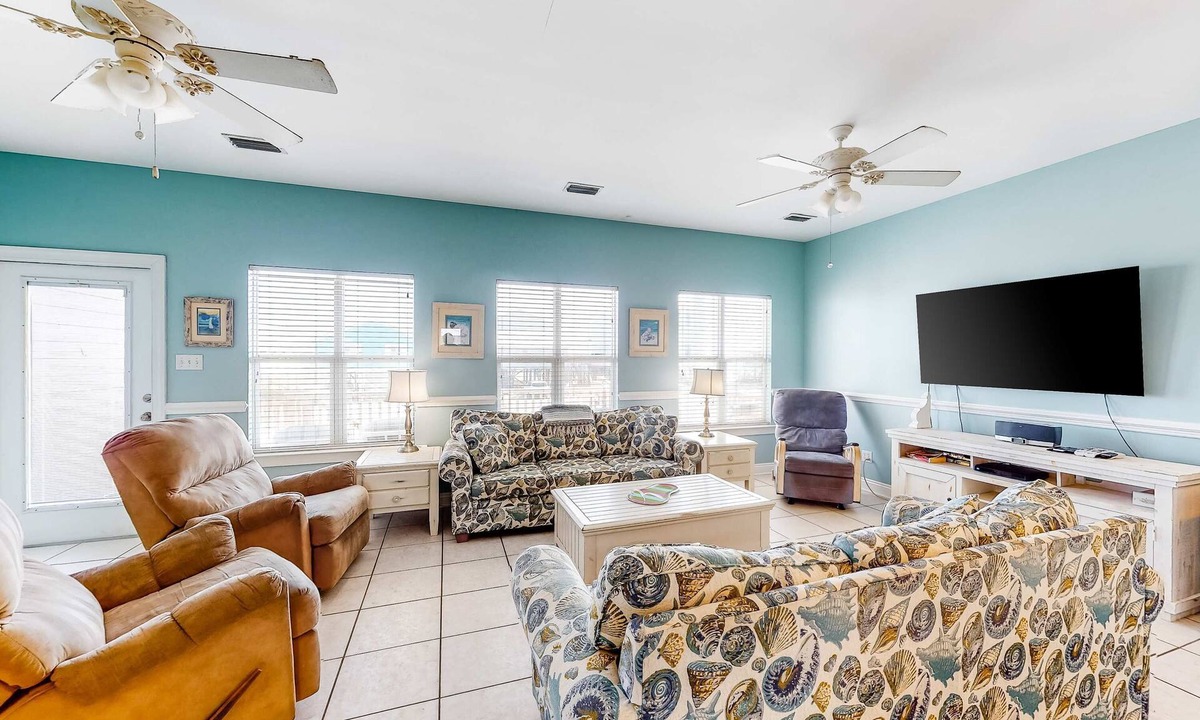 Southpointe Condo | Spacious Duplex with walkable beach access, AC, Free WiFi, Shared Pool, W&D