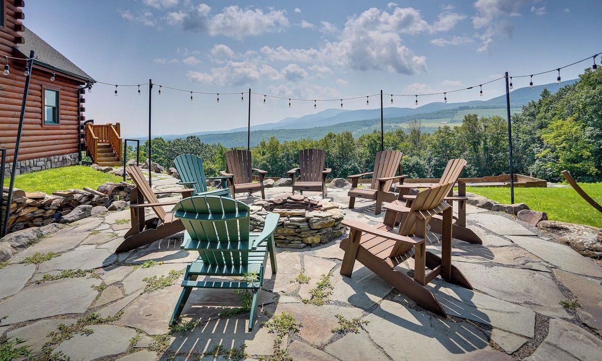 Durham Cabin | Spacious Durham Cabin w/ Deck & Mountain Views
