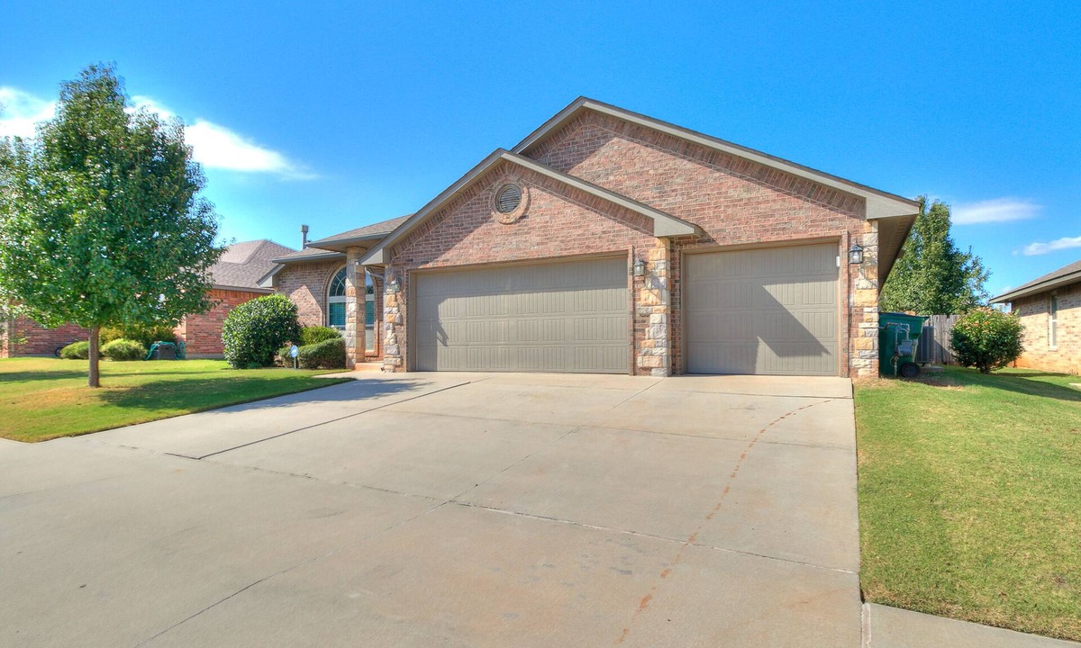 Edmond House | Spacious Edmond Home with Media Room and Fenced Yard
