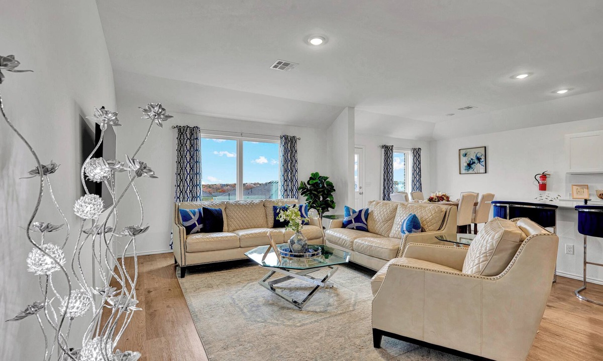 Edmond House | Spacious Edmond OK Family Home. 4 Queen Beds Minutes to Arcadia Lake, UCO & OKC