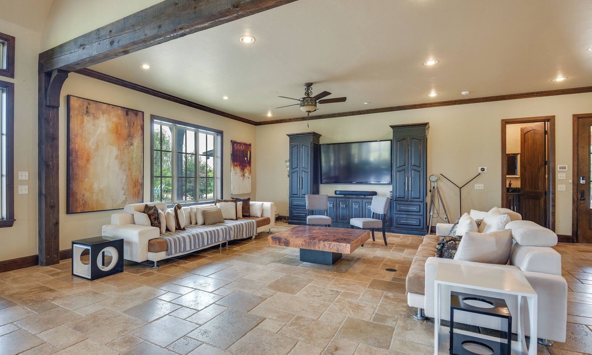 Edmond Apartment | Spacious Edmond Vacation Rental w/Hot Tub!