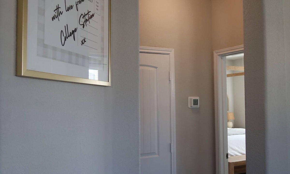 College Station House | Spacious & Elegant Family Retreat Minutes from Texas A&M! Sleeps 13 Comfortably!
