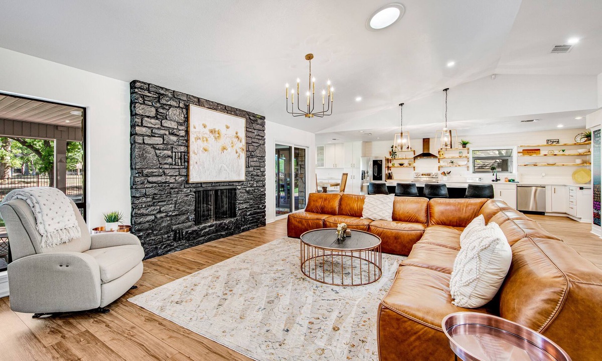 Horseshoe Bay House | Spacious & elegant haven with huge yard, updated interior, AC, & fast WiFi