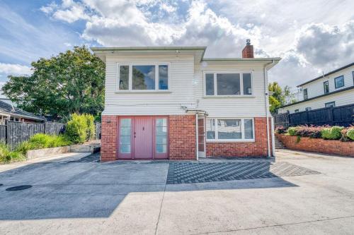 Epsom House | Spacious Entire Home in Epsom