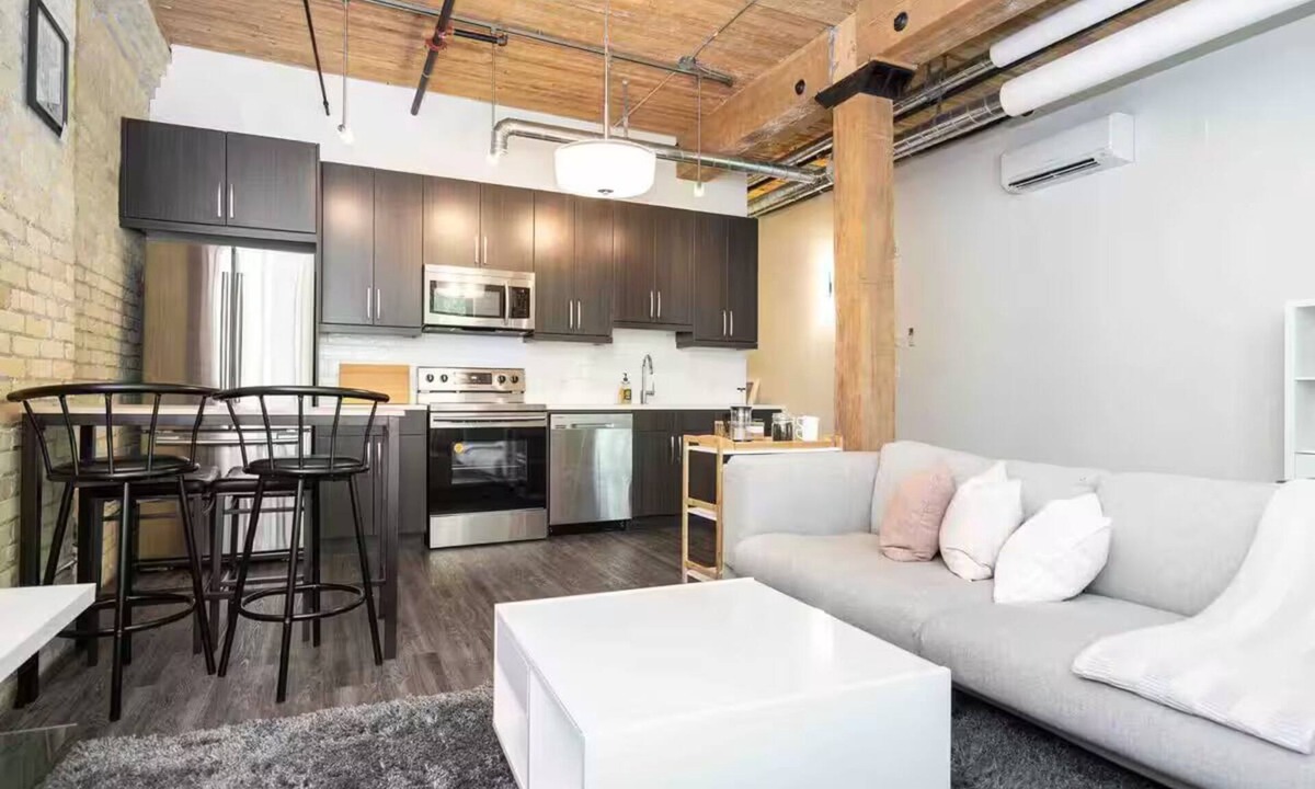 Winnipeg Condo | Spacious Exchange District Condo | 1 Bed | 1 Bath |