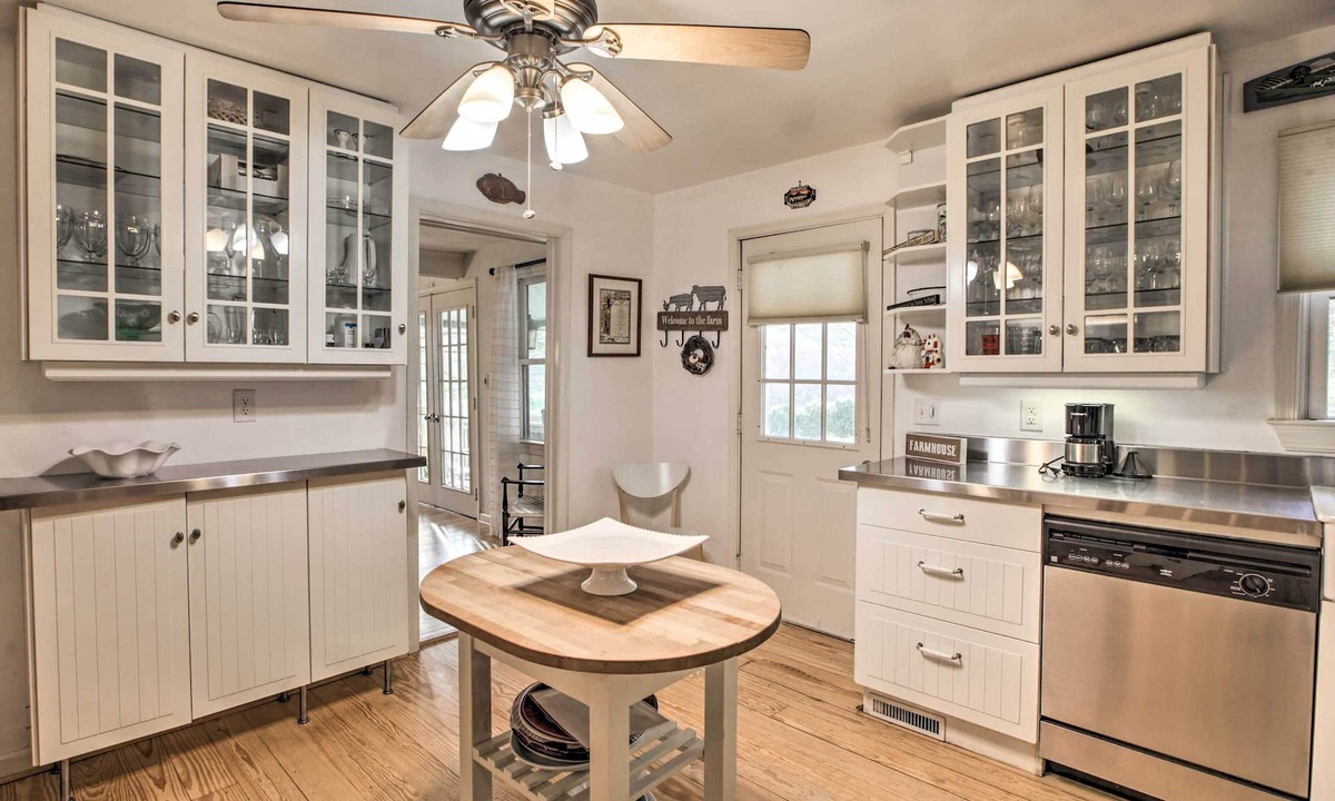 Faber Cottage | Spacious Faber Home w/Yard, Steps to Winery!