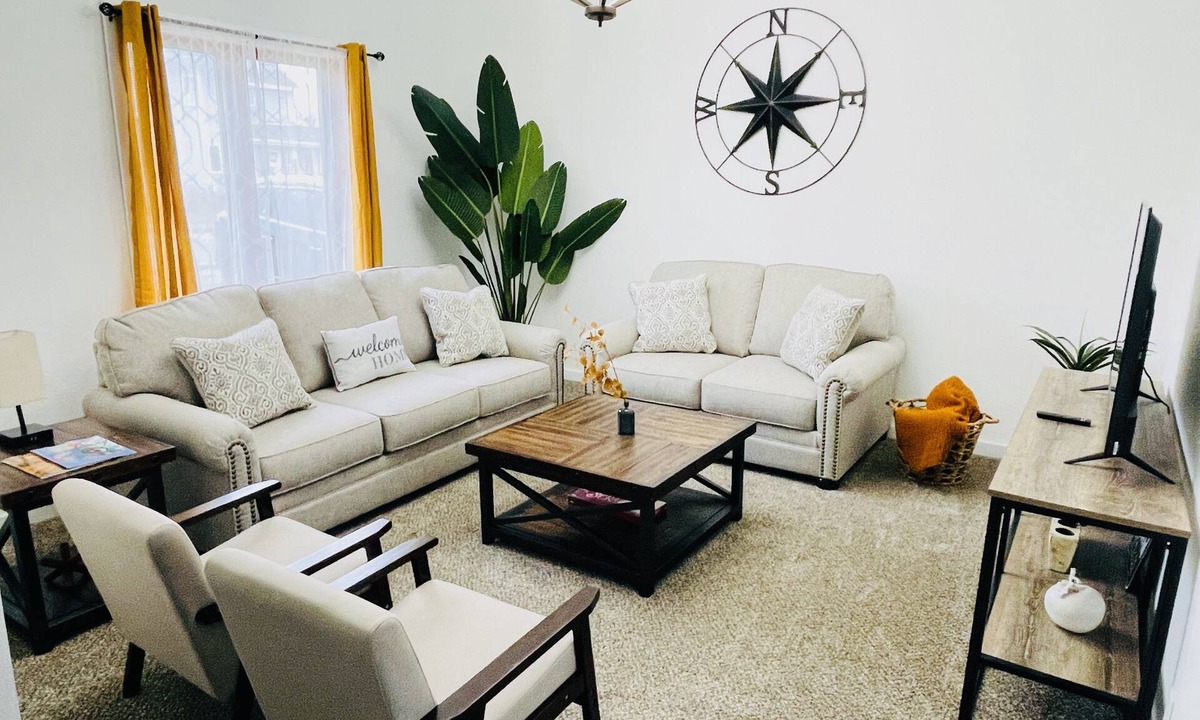 Creston House | Spacious Family Abode in the historic Creston