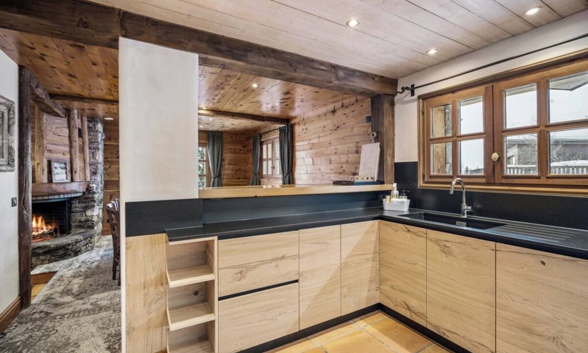Tignes le Lac Ski Chalet | Spacious Family Chalet in the Heart of Tignes – Stunning Lake and Glacier Views