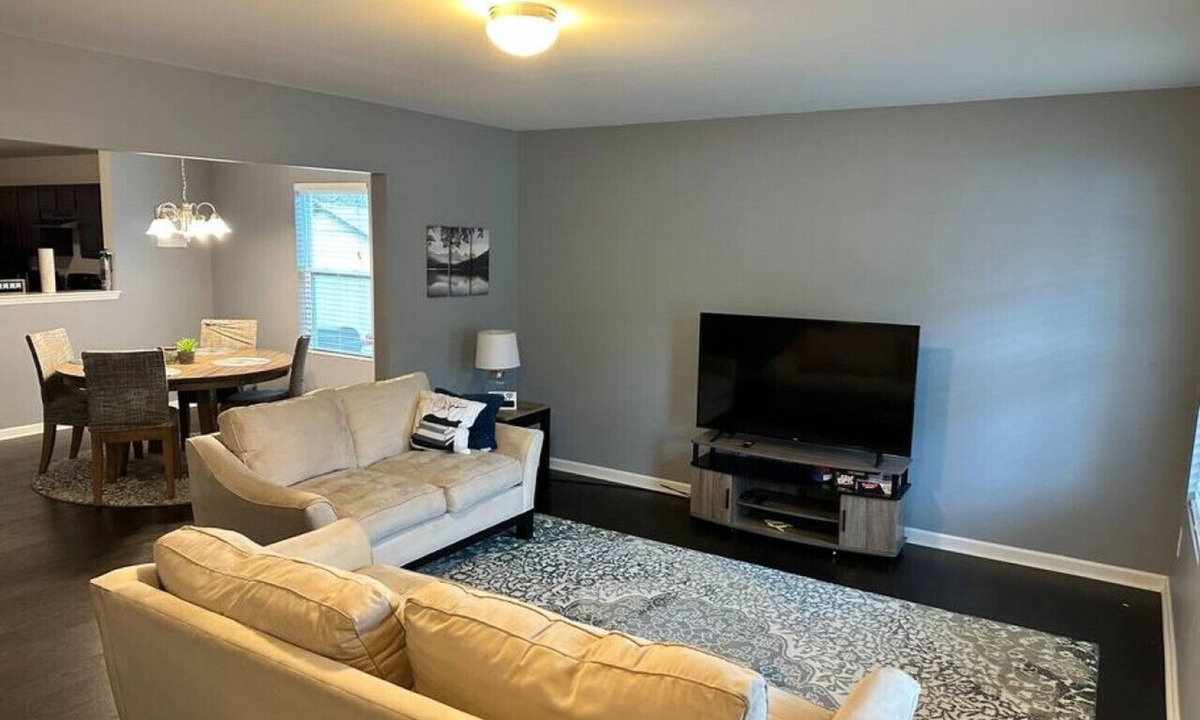 Oakdale House | Spacious & Family Friendly 3BR | 10 Min to Uptown