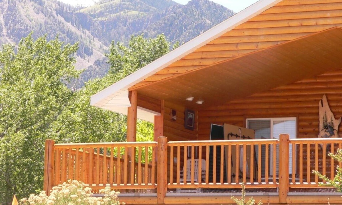 Marysvale Cabin | Spacious family-friendly mountain cabin has ATV Trails, rafting, National Parks.