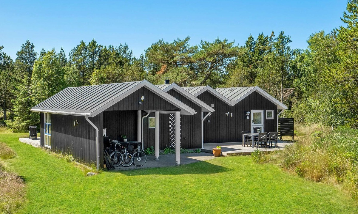 Strandby House | Spacious family friendly cottage only 150 m from beach