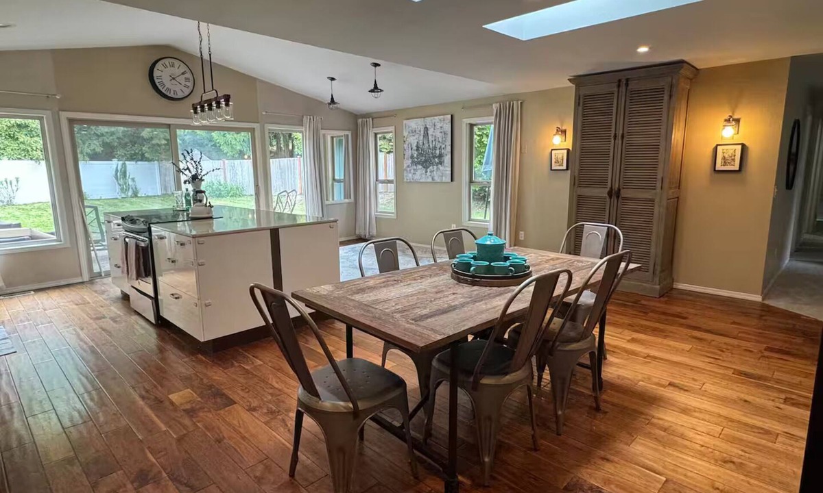 Bothell House | Spacious Family Friendly Retreat