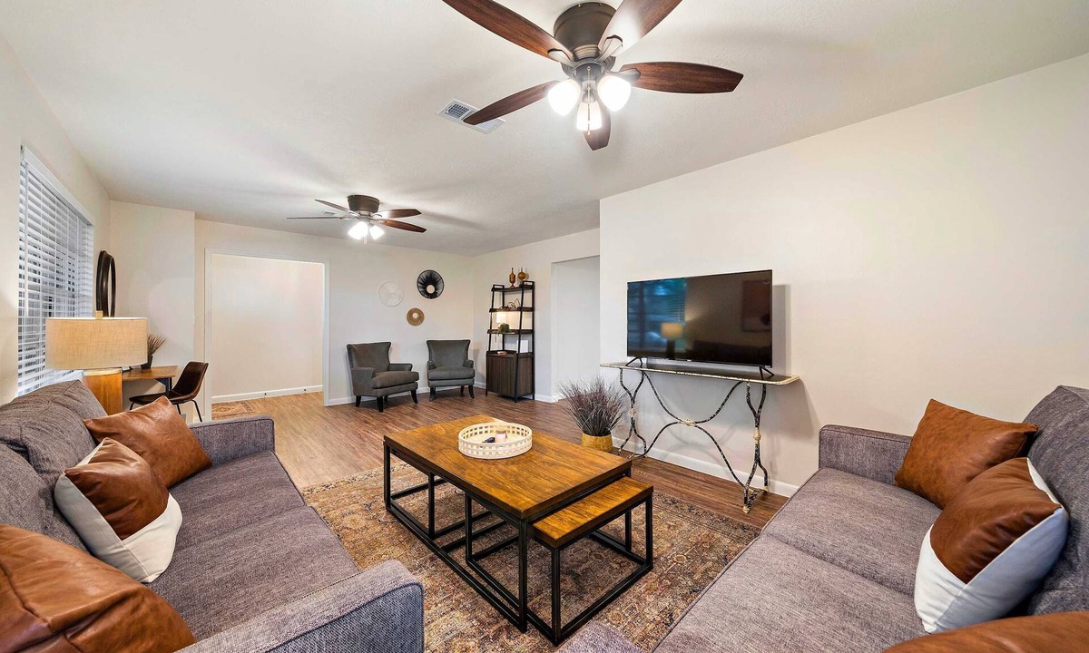 Baytown House | Spacious Family Gem: Private Giant Yard | 4br