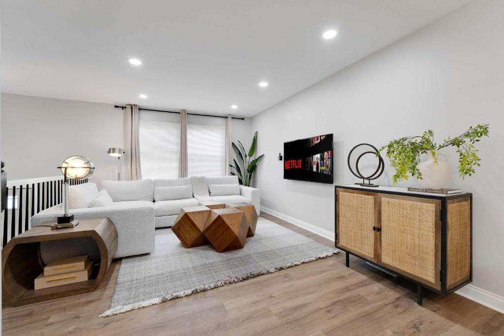 Hanover Park House | Spacious Family Getaway LCP Collection