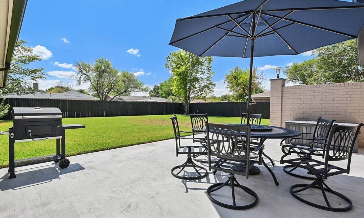 Bryan House | Spacious Family & Group Home + Fenced Yard
