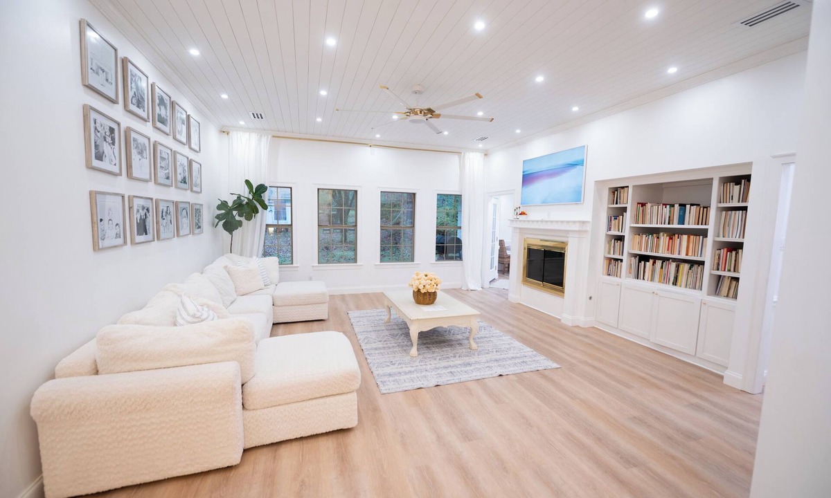 Fort Smith House | Spacious Family Home Sleeps 12 Perfect for Groups