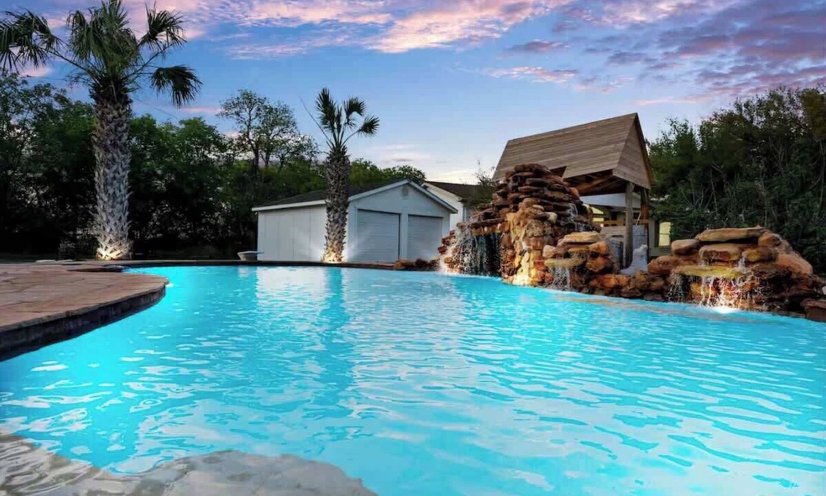 Kyle House | Spacious Family Home w/Pool + Grill near DT Kyle