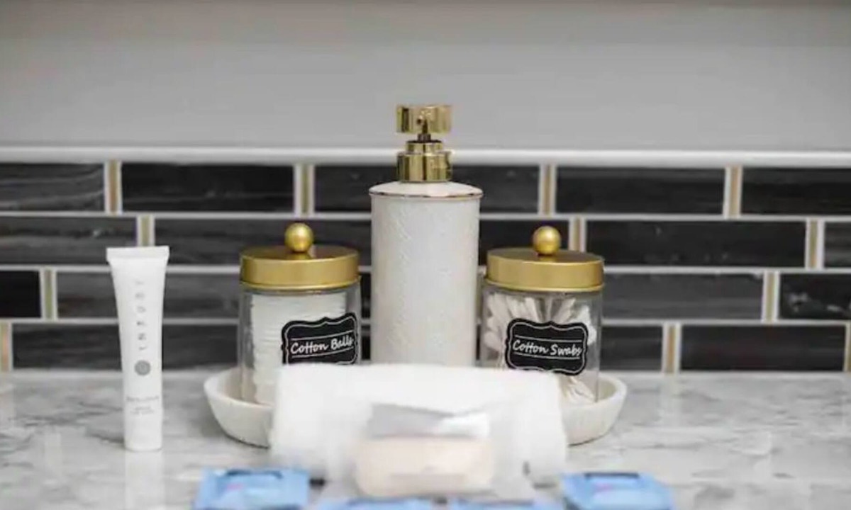 Cordova House | Spacious family home with pool