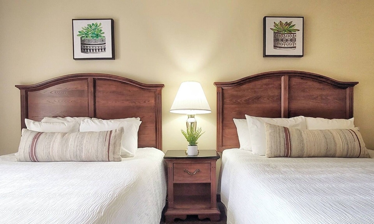 Pembine Hotel | Spacious Family Retreat! Golf, Pool & Waterfall Hikes Nearby! Free Parking!