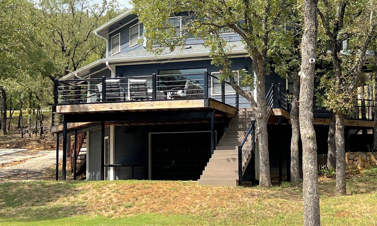 Gordon House | Spacious Family-sized Lake house on Lake Palo Pinto