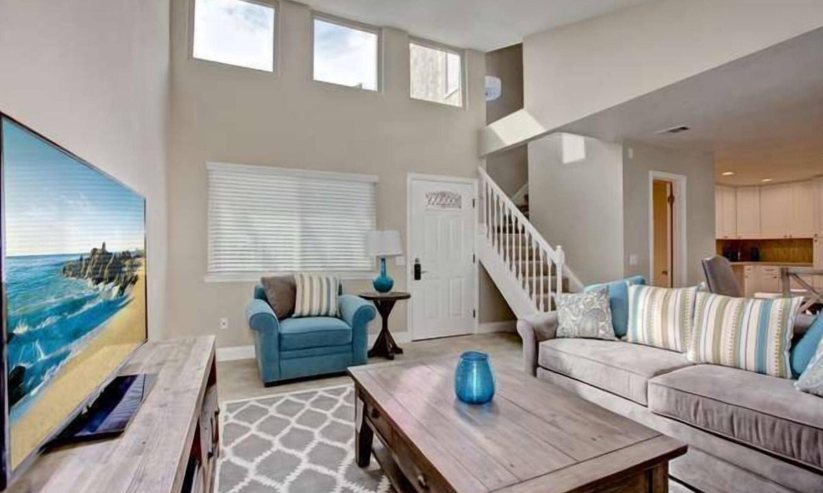 Northeast Anaheim Condo | Spacious Family Townhome | 5 Min to Disneyland