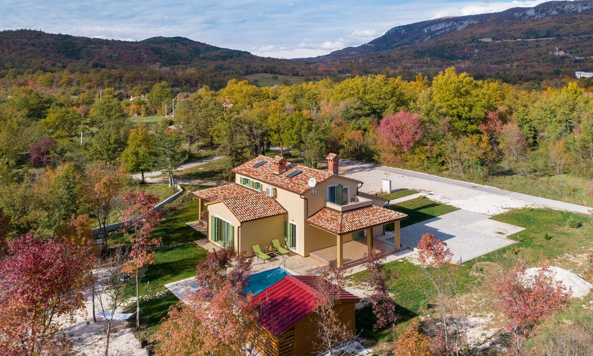 Vranja House | Spacious Family Villa in Istra with Pool, Mountain Views, Pet-Friendly