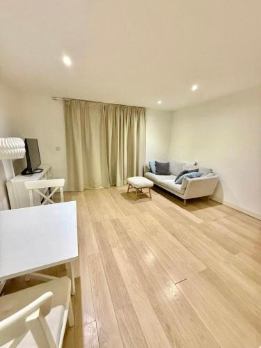 Ferndale Apartment | Spacious Flat Between Stockwell & Brixton