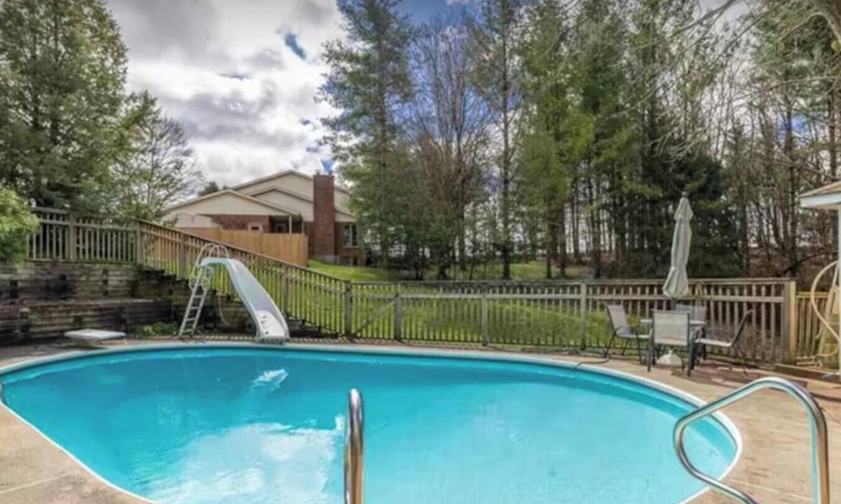 Thames Centre House | Spacious Forest Retreat w/Pool | Sleeps 16