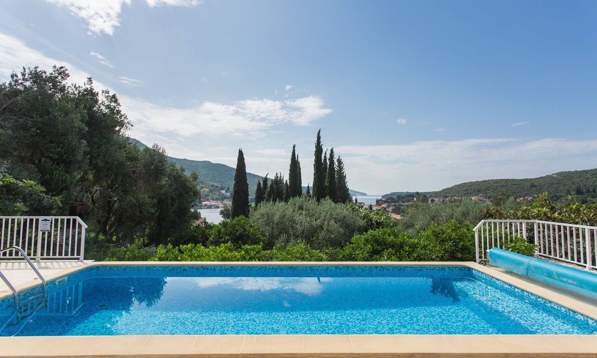 Zaton Villa | Spacious four star villa with beautiful terrace and pool