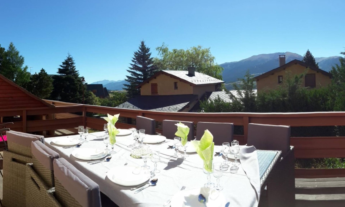 Font-Romeu-Odeillo-Via Apartment | Spacious gîte Authentic 25m² south-facing terrace Facing the shuttle bus stop