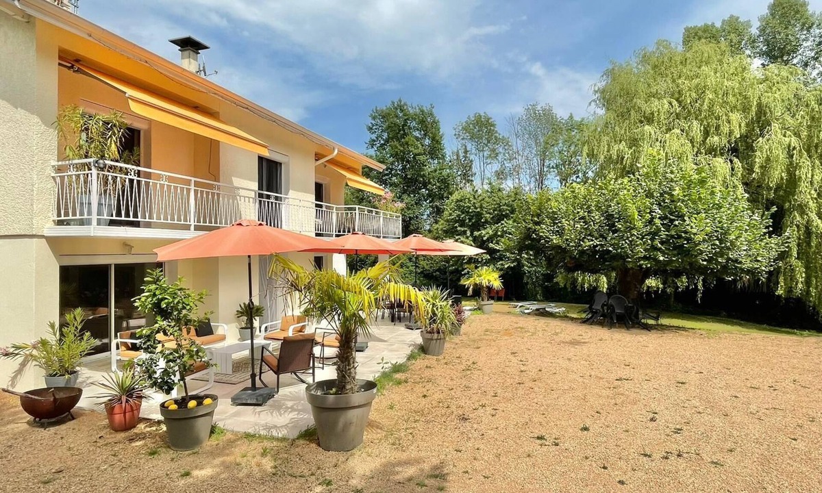 La Chapelle-de-la-Tour Villa | Spacious and charming