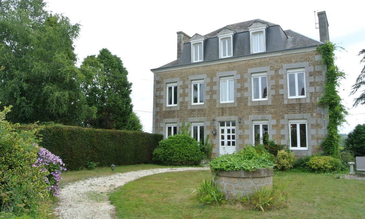 Landelles-et-Coupigny House | Spacious Maison de Maitre ideal for family fun & exploring.