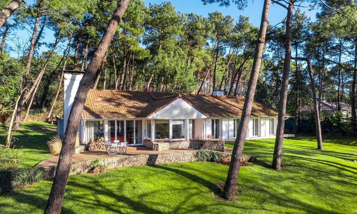 Le Touquet-Paris-Plage Villa | Spacious villa with private pool, Wi-Fi, pets welcome