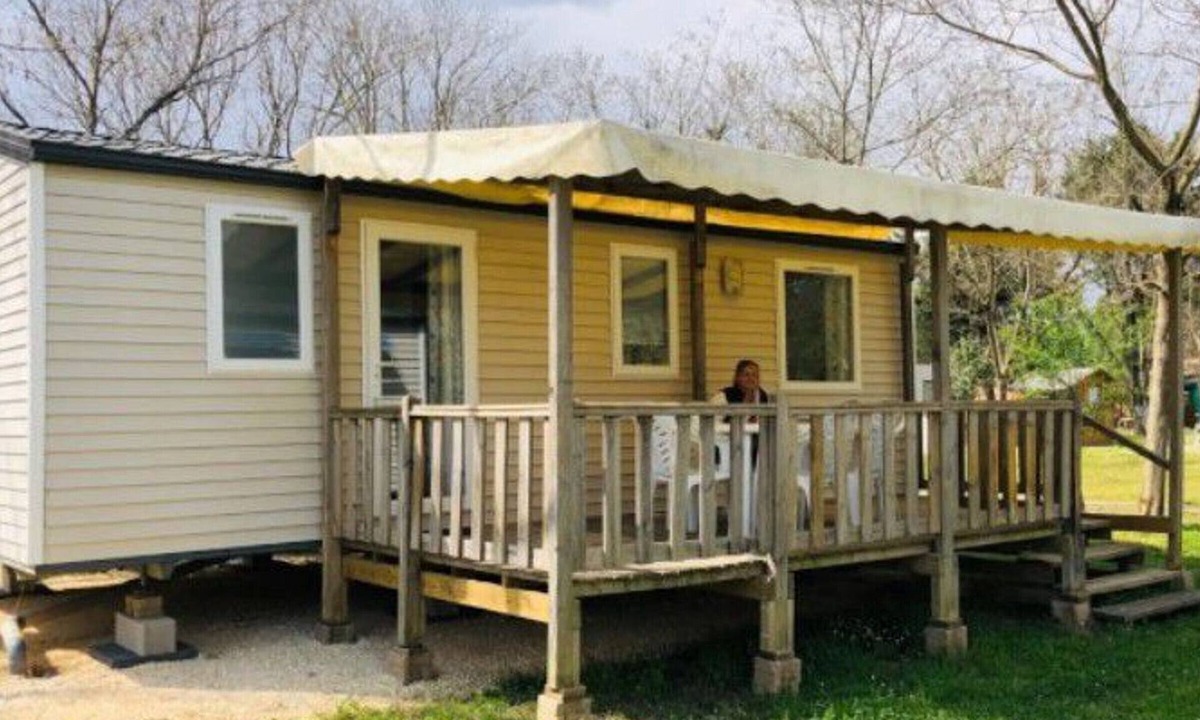 Massillargues-Attuech House | Spacious Mobile Home 3 Bedrooms with Terrace