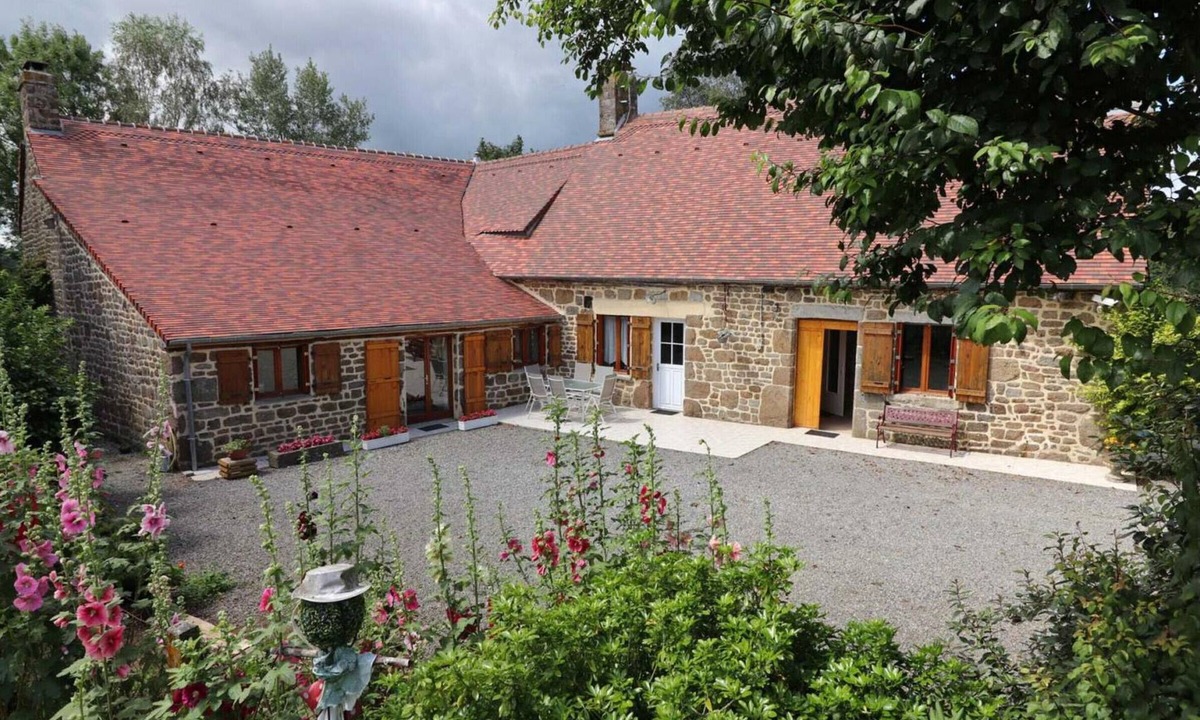 Saint-Bomer-les-Forges Cottage | Spacious country house with large garden, pets welcome