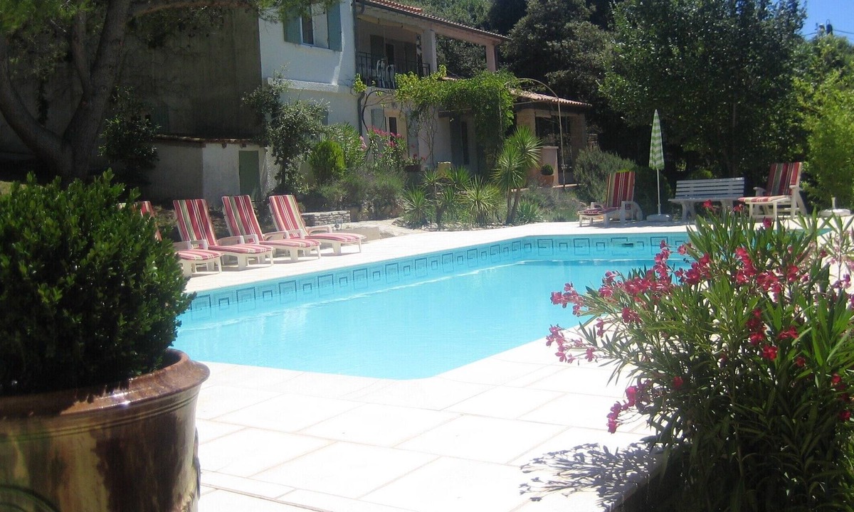 Saint-Victor-des-Oules Villa | SPACIOUS VILLA IN PROVENCE (UZES)