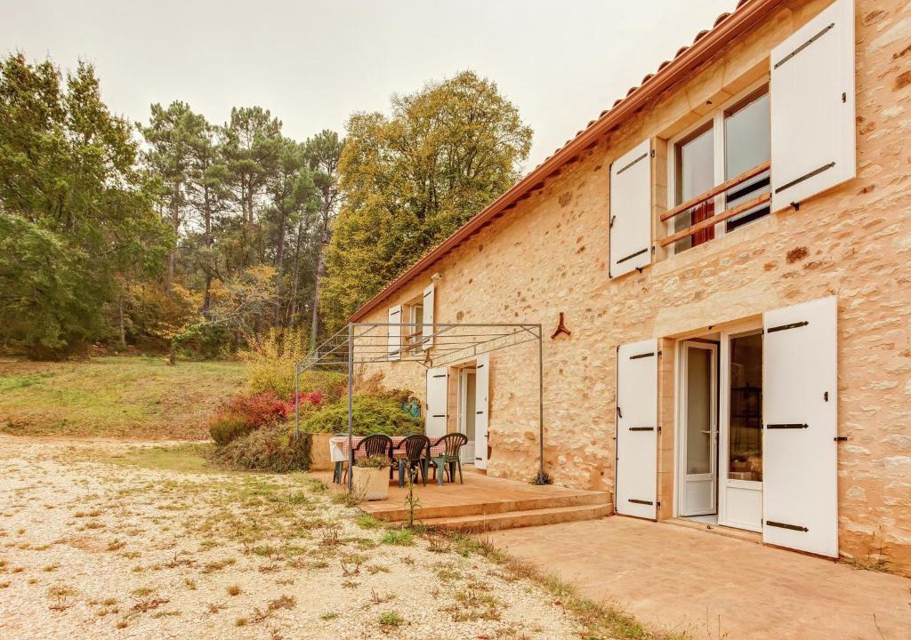 Loubejac House | Spacious Holiday Home with Private Swimming Pool in Loubejac