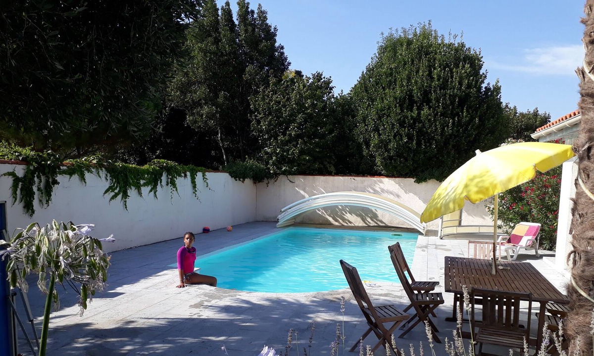 La Jarne House | Spacious, friendly house with pool