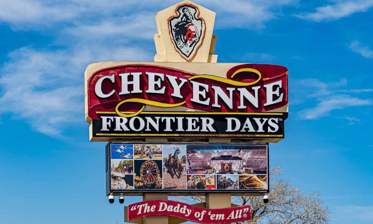 Cheyenne House | Spacious & fully equipped home with hot tub, pool, and gym!