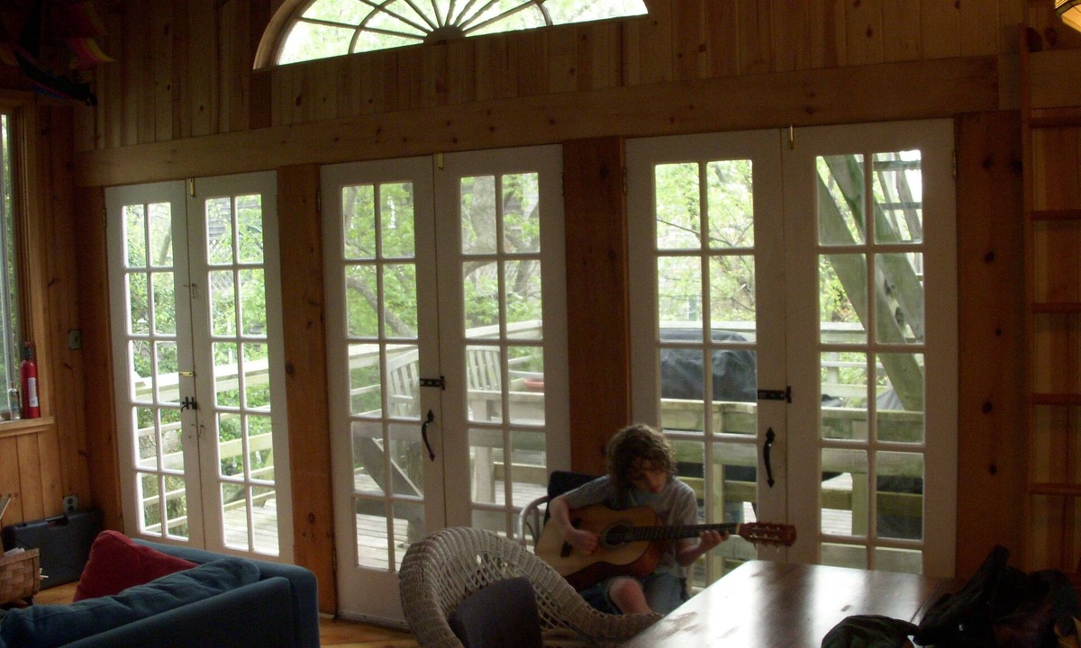 Davis Park House | Spacious Fun House Available Last Week August and First Week September 2026