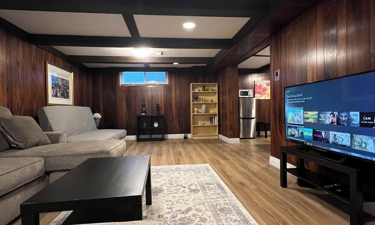 Bayview Woods - Steeles House | Spacious Furnished Basement with Separate entrance from backyard