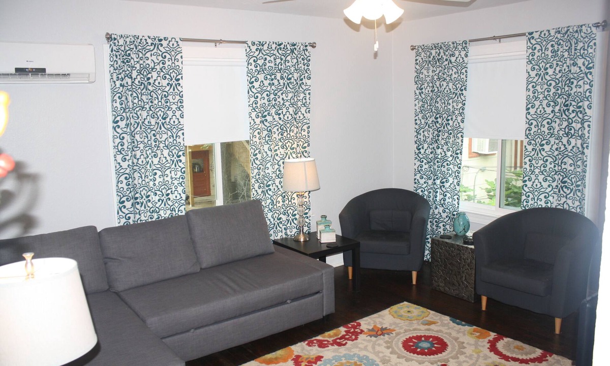 Hyde Park Apartment | Spacious garage apartment in central historic Hyde Park