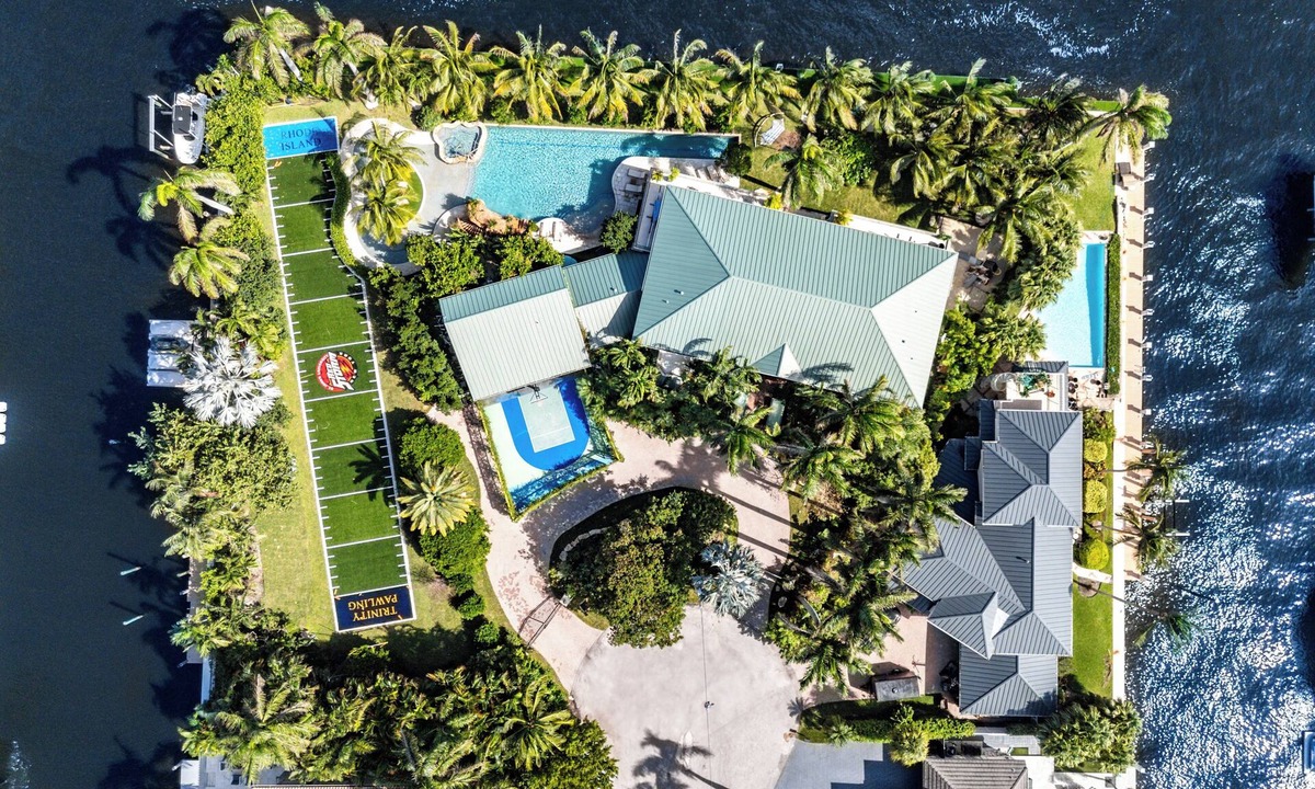 Tropic Isle House | Spacious Gated Estate In Charming Delray Beach